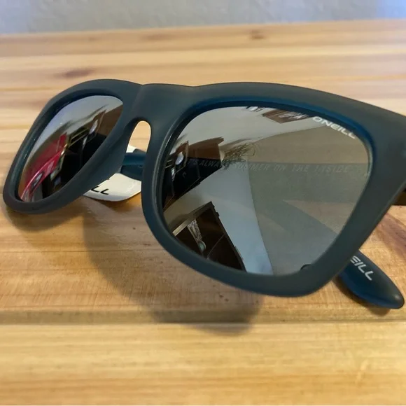 O’Neill Sunglasses 🕶️ - Picture 5 of 7